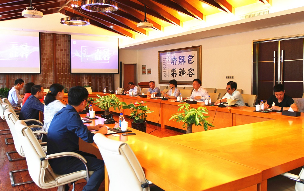 西湖區(qū)人大常委會主任施增富一行考察天堂硅谷 西湖區(qū)人大常委會主任施增富一行考察天堂硅谷